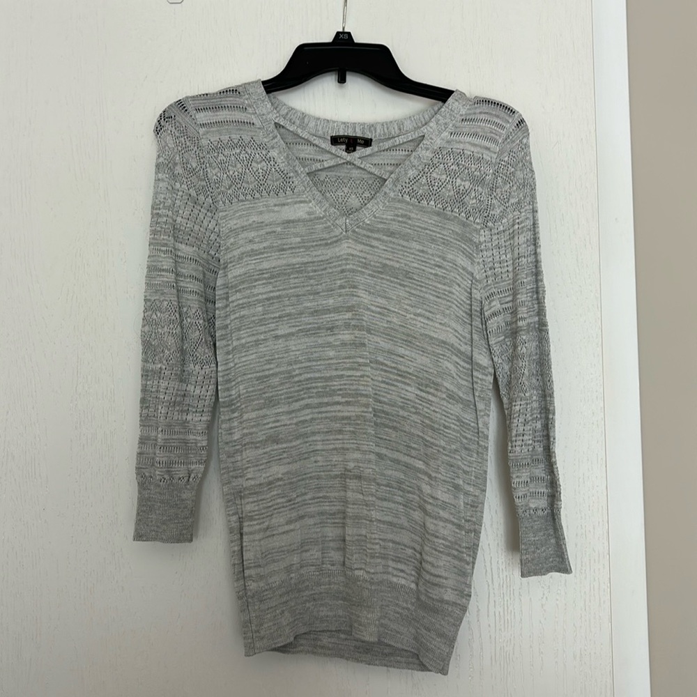 3/4 sleeve grey sweater/shirt